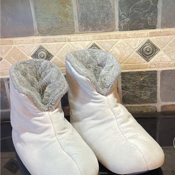 EUC Soft Slippers ladies size large/extra large machine, washable - Picture 4 of 8